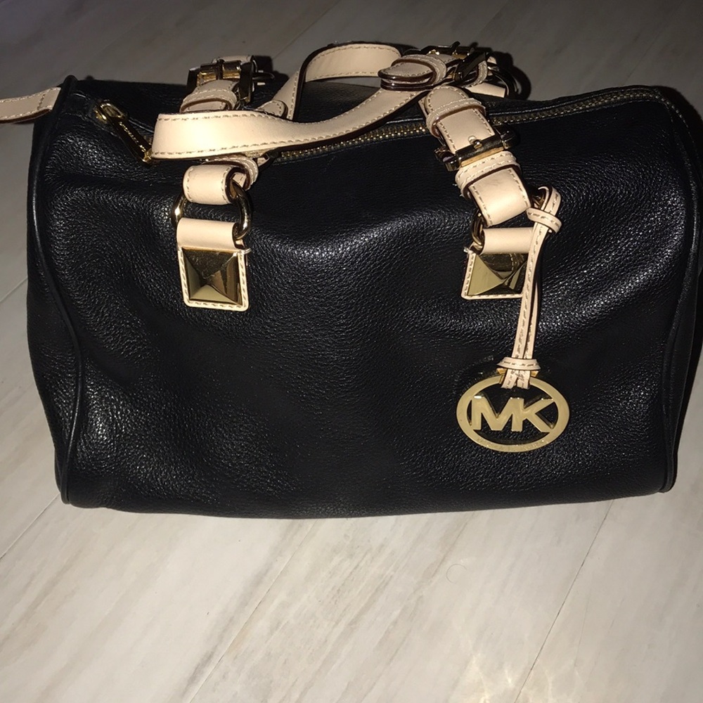 Michael Kors pebbled leather Grayson in black 😍